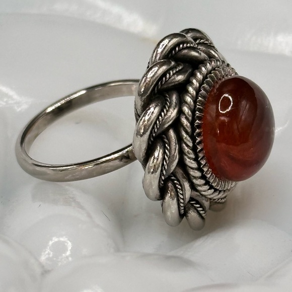 Silver Tone Ring Set With a cabochon Amber
 Size 8￼ - Picture 7 of 14